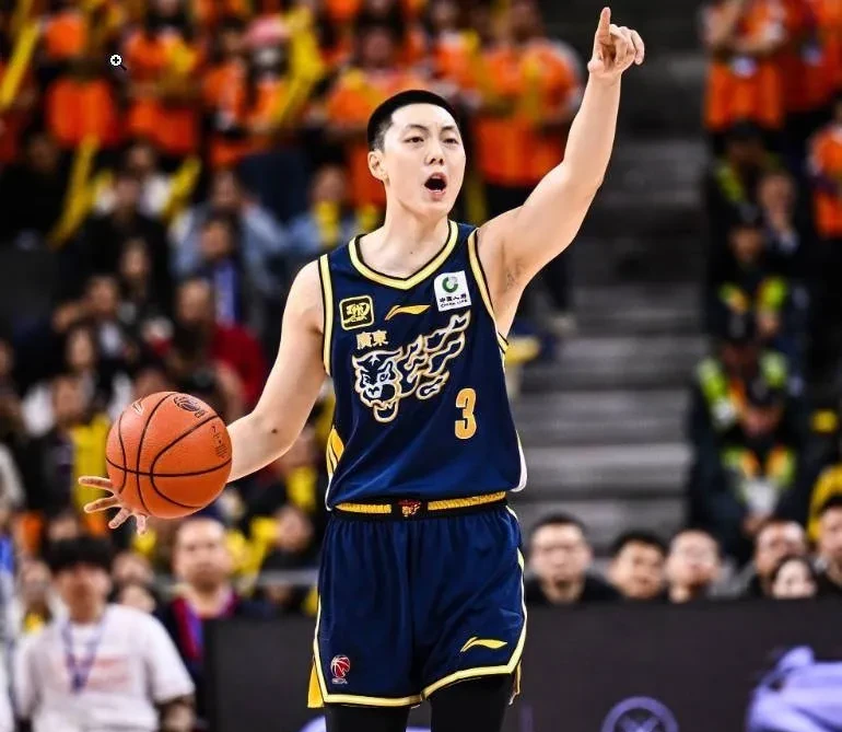 转折点广东宏远远射贴柱；亚冠今晨攻防权衡；气氛紧张；团队化学反应显著(广东第四外援最新消息)-满冠娱乐平台