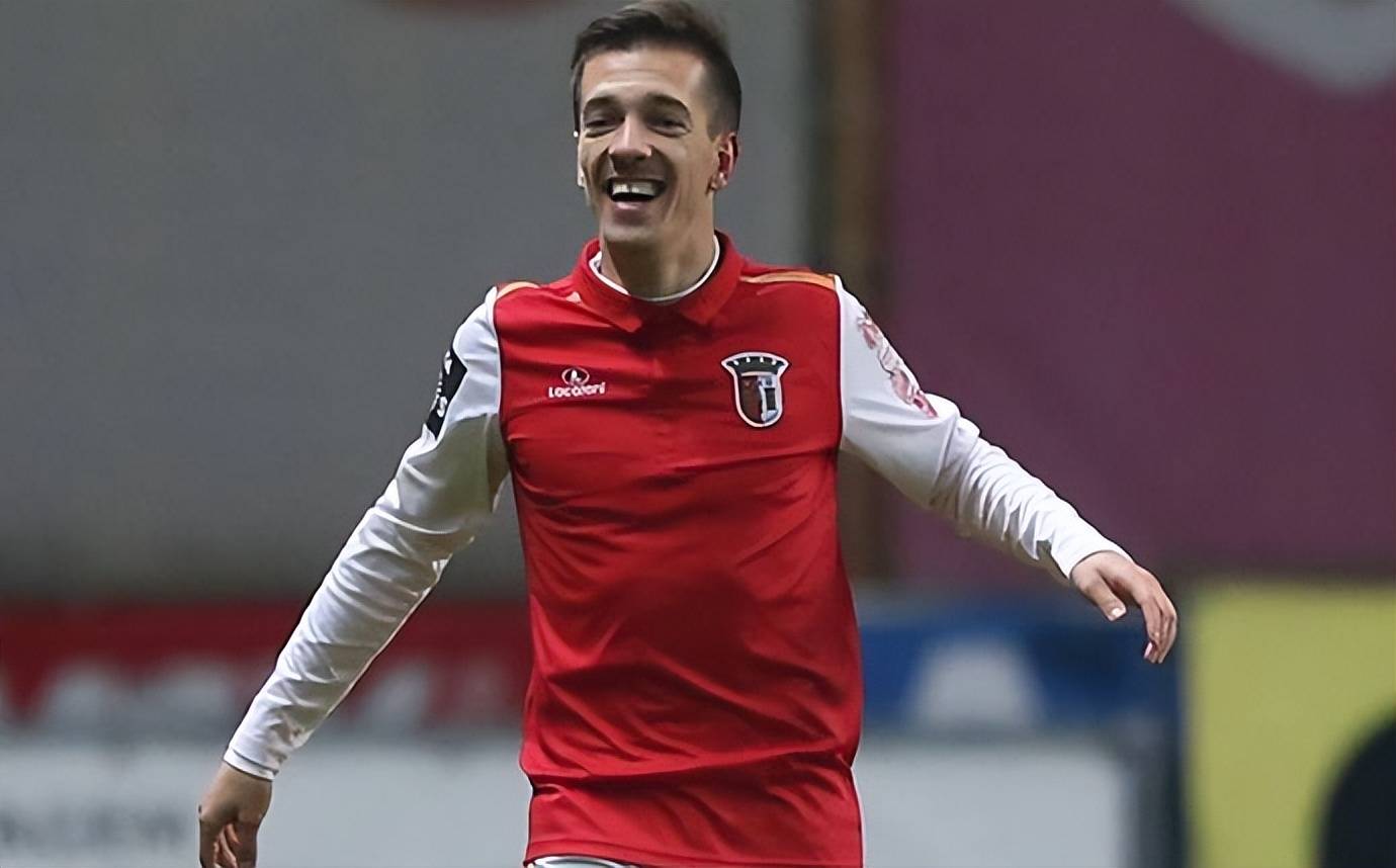 布莱顿训练开放日,集结日状态回暖引欢呼,葡超在即,纪律约束更严格  布莱顿训练开放日,集结日状态回暖引欢呼,葡超在即,纪律约束更严格