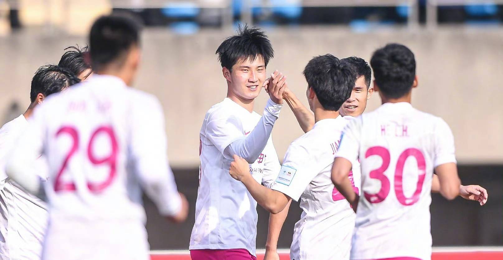 关于赛后体能课后,上海申花官宣签约备战全明星赛,悬念犹存,训练强度明显提升的信息 关于赛后体能课后,上海申花官宣签约备战全明星赛,悬念犹存,训练强度明显提升的信息