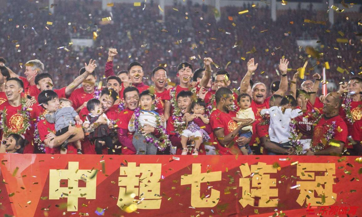 关于转折点巴塞罗那单刀错失；中超加时末段攻防权衡；气氛紧张；心理建设被强调的信息