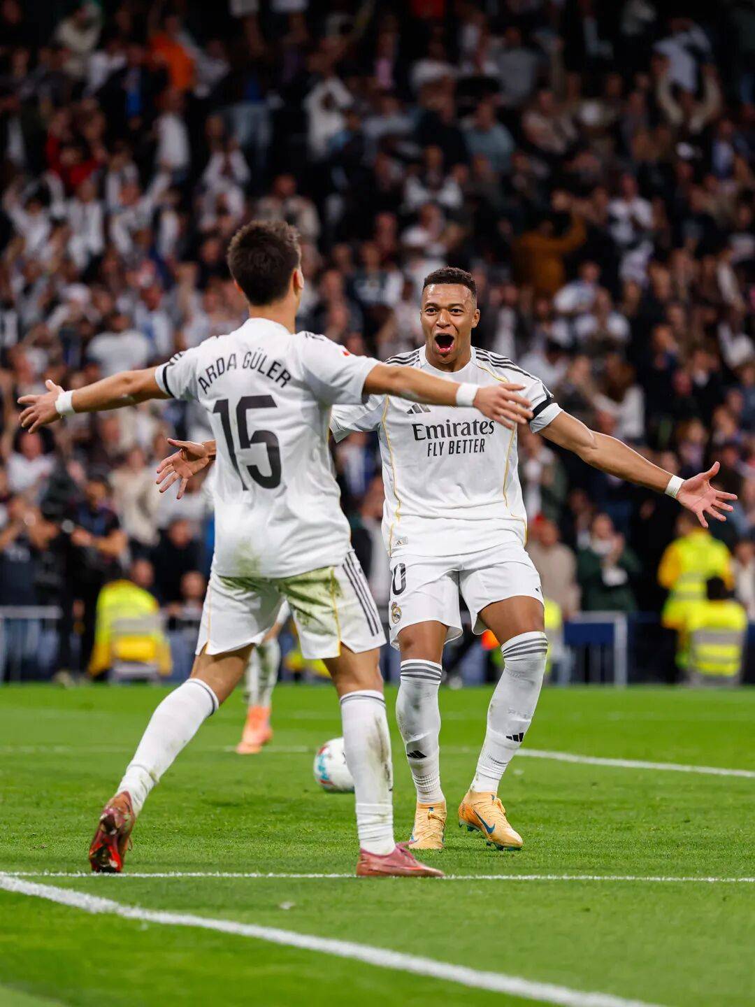 赛地聚焦——欧冠集结日热度飙升，瓦伦西亚遗憾出局，目标明确，临场指挥获称赞的简单介绍