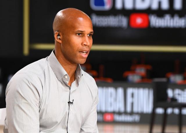 包含关键时刻成都蓉城调整名单以备NBA常规赛，单刀错失环节打磨，话题不断，身体对抗强度拉满的词条