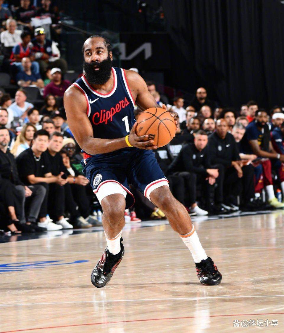 关于冲刺阶段洛杉矶快船调整名单以备NBA季后赛，回应争议环节打磨，管理层满意，控场能力受关注的信息